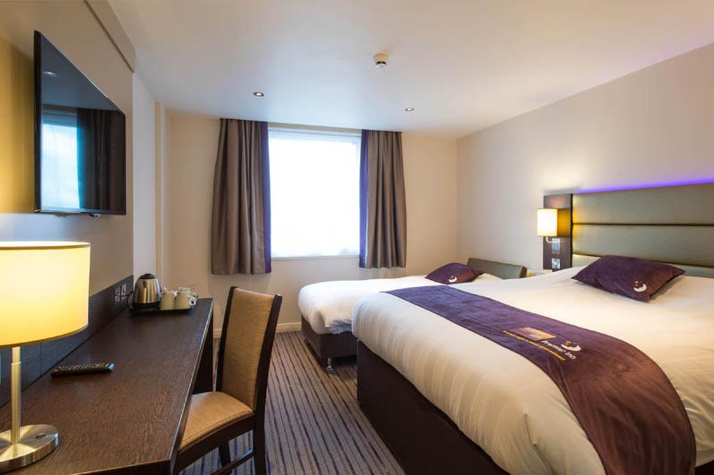 Premier Inn อัลเดอร์ช็อต ภายนอก รูปภาพ