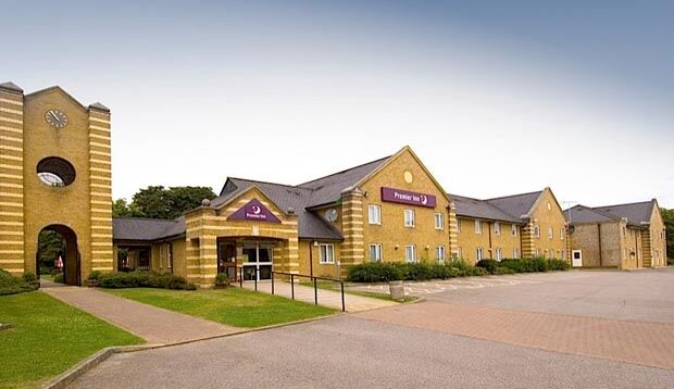Premier Inn อัลเดอร์ช็อต ภายนอก รูปภาพ